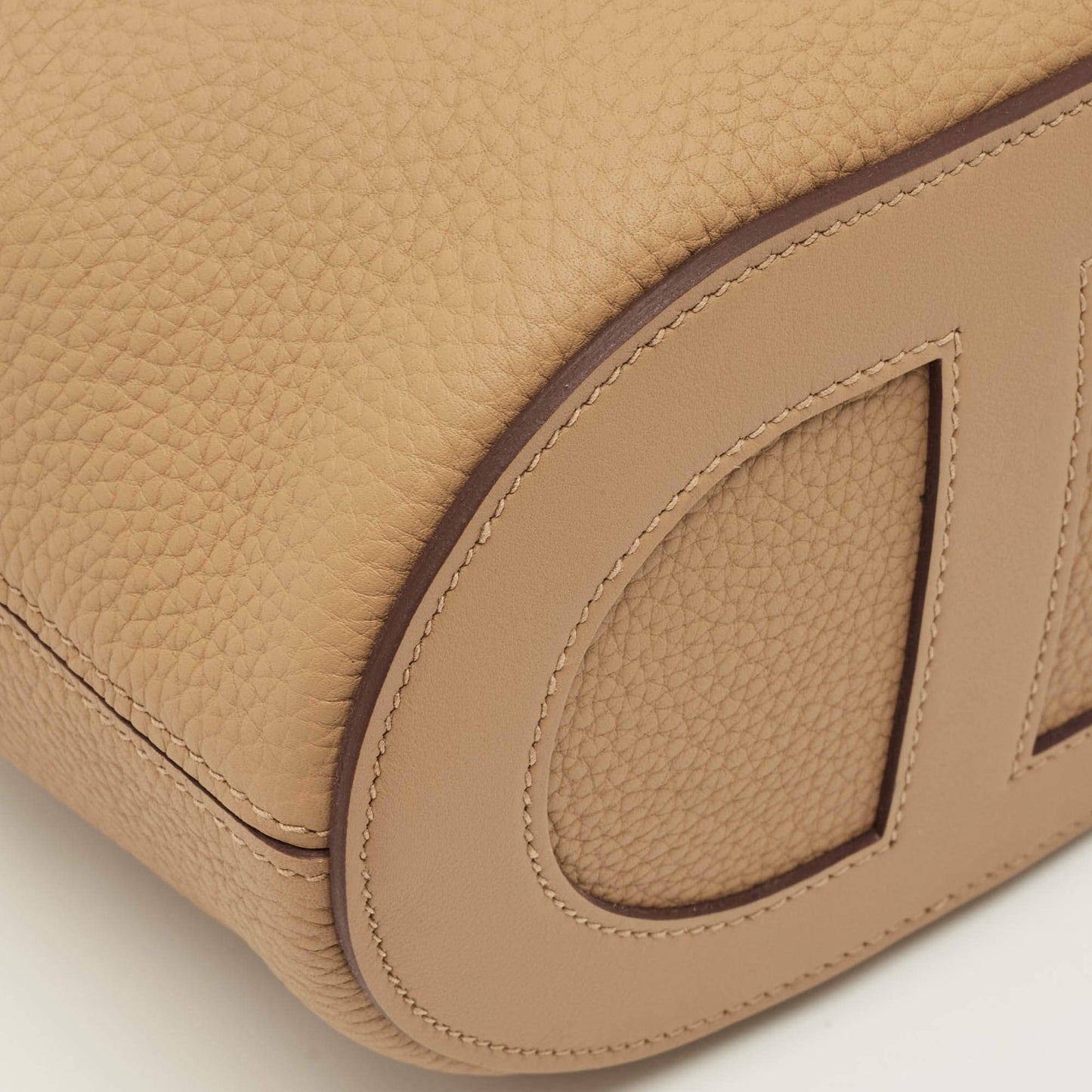 Hermès In The Loop 18 Çanta – Biscuit Taurillon Clemence & Swift Deri - PRE LOVED